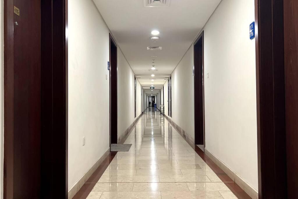Near Centre Mall, Pool, Gym Appartement