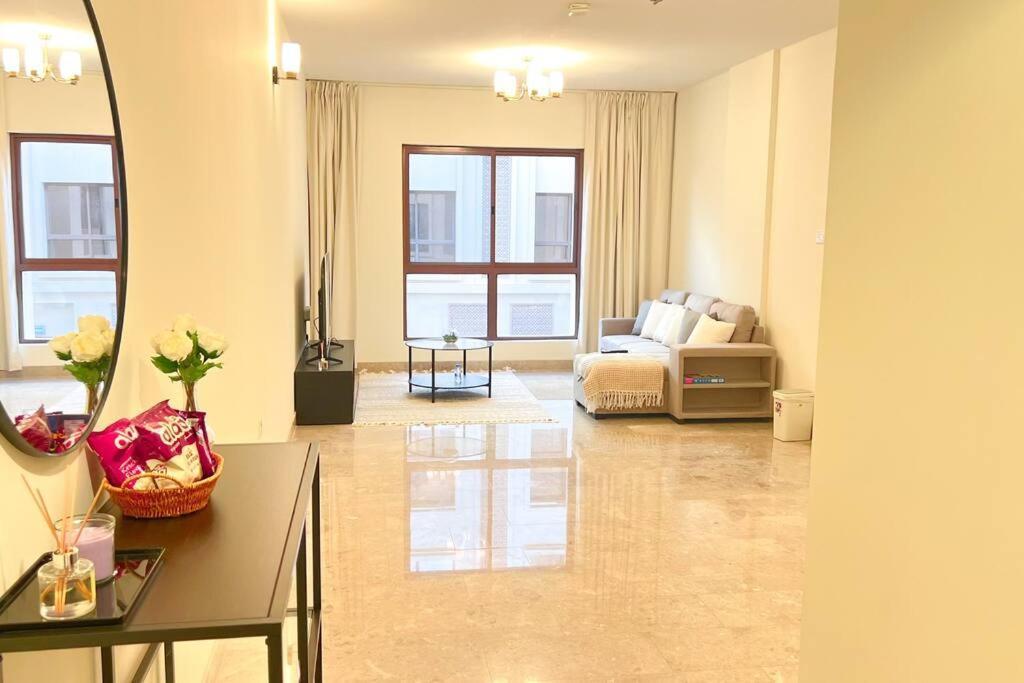 Near Centre Mall, Pool, Gym * Mascate