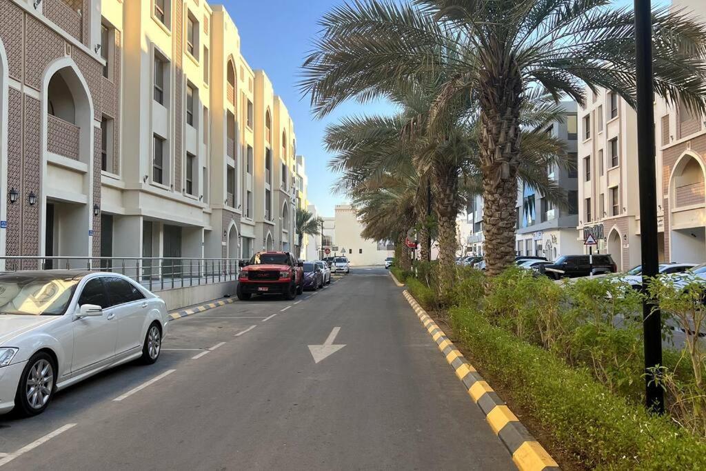 Near Centre Mall, Pool, Gym Appartement